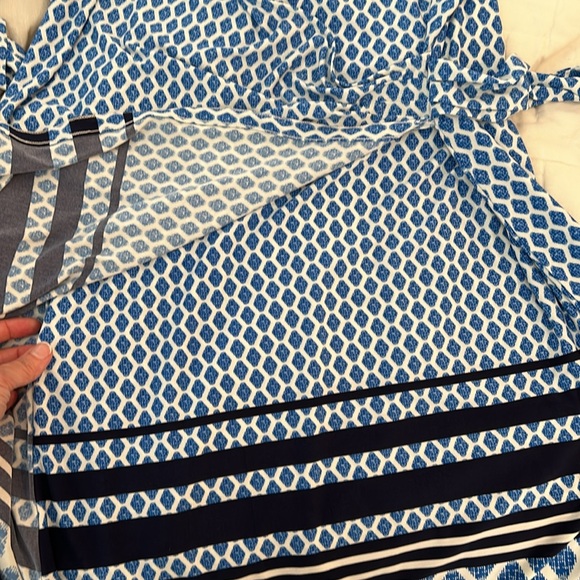 Tahari resort wear wrap dress, size 12-14. Excellent condition, so flattering! - Picture 10 of 12